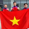 越南射击运动员范光辉和郑秋荣在亚洲射击锦标赛上获得铜牌