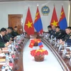  推动越南与蒙古国防务关系务实和高效发展