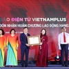 越通社Vietnamplus新闻网荣获国家主席授予一等劳动勋章