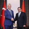 越南政府总理范明政会见土耳其贸易部长奥马尔·博拉特