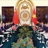 越南与中国外交部长举行会谈
