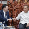 国会主席王廷惠与老挝前高层领导人举行会晤