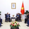 越南政府副总理陈红河会见俄罗斯联邦扎鲁别日石油公司总经理