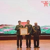柬埔寨向越南政治官校授予二等友谊勋章