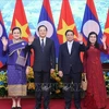 越南政府总理范明政与老挝总理宋赛·西潘敦举行会谈