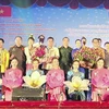 越南驻巴色总领事馆举行庆祝老挝人民军成立75周年文艺演出活动