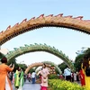胡志明市2024年甲辰龙年春节阮惠花街接待120万多人次
