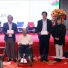 日本社会贡献基金向岘港市残疾人赠送轮椅
