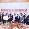 美国共产党代表团访问越南