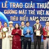 国家代出席武氏映春出席2023年越南优秀青年奖颁奖仪式
