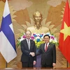 越南国会主席王廷惠与芬兰议会议长尤西·哈拉阿霍举行会谈