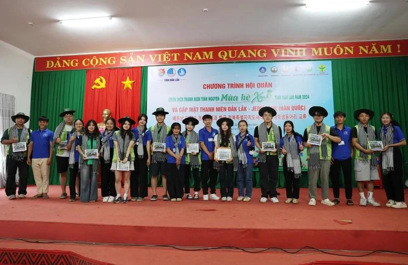 Vietnamese, Korean youths join hands in green summer campaign in Dak ...