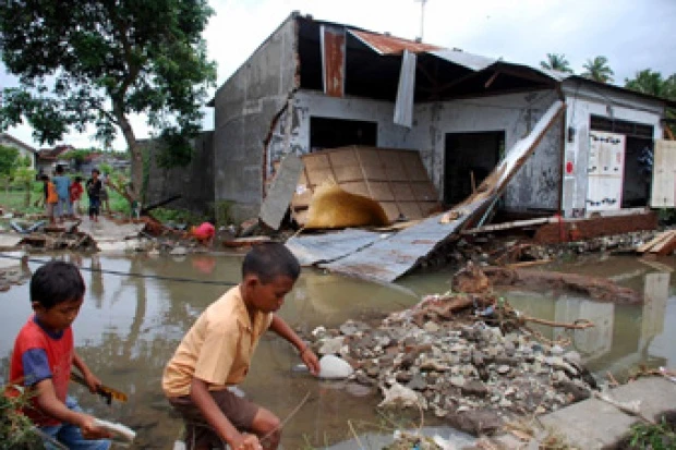 Indonesia Faces Flooding, Landslide Due To Climate Change 