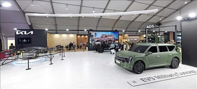 Vietnamese delegation attends defence exhibition in RoK | Vietnam+ ...