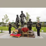 Weekly highlights: Russia unveils monument to Vietnamese volunteer soldiers