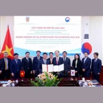 Signature de la lettre d'intention sur la coopération dans la construction d'un système d'information juridique au Vietnam pour 2025-2029. Photo: VNA