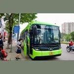 Un bus Vinbus desservant la ligne Long Biên-Bo Hô-Vinhomes Smart City. Photo : VNA