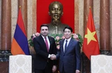 El presidente de Vietnam, Luong Cuong, (derecha) y el titular de la Asamblea Nacional de Armenia, Alen Simonyan. (Fuente: VNA)