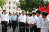 El secretario general del Partido Comunista y presidente To Lam con los votantes de la provincia de Hung Yen. (Fuente: VNA)