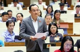 Le député Nguyên Ngoc Son de la province de Hai Duonhg s’exprime sur le projet de ligne ferroviaire à grande vitesse Nord-Sud. Photo : VNA