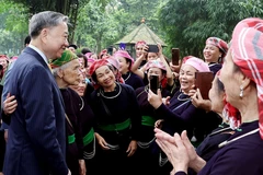 Le président To Lam rencontre le peuple au site des reliques du Président Ho Chi Minh au Palais présidentiel, le 23 mai 2024. Photo : VNA