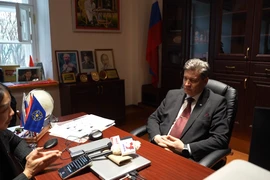 Prof. Vladimir Kolotov, head of the Ho Chi Minh Institute at the Saint Petersburg State University, talks to a VNA correspondent. (Photo: VNA)