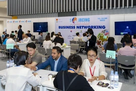 Participants in a business networking event at the Vietnam International Sourcing 2023 (Photo: Ministry of Industry and Trade)