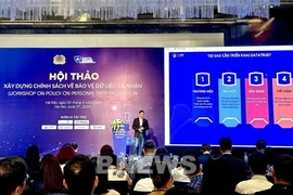 A representative of Vietnam Data Security Joint Stock Company presents the DataTrust platform on June 5. (Photo: VNA)