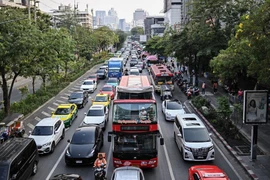 Vehicles on a street in Thailand. Gas demand is predicted to rise in Asia in the coming time. (Illustrative photo: AFP/VNA)