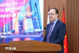 El embajador de Moscú en Hanoi, Gennady Stepanovich Bezdetko, habla en el evento. (Fuente:VNA)