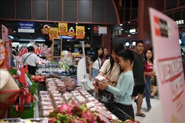 Lichi vietnamita exhibido en el centro comercial Centralworld en Bangkok, Tailandia. (Fuente:VNA)