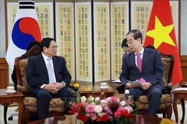 越南政府总理范明政与韩国国务总理韩德洙举行会谈