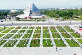 Más de mil personas participan en el X Día Internacional del Yoga en la provincia vietnamita de Ninh Thuan (Fuente: VNA)
