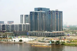 Edificios comerciales en alquiler de oficinas y apartamentos de lujo en el Área Urbana de Thu Thiem, ciudad de Thu Duc. (Fuente: VNA)