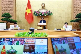 El primer ministro Pham Minh Chinh preside la reunión ordinaria del Gobierno correspondiente a junio de 2024. (Fuente: VNA)