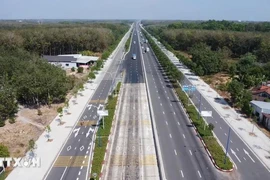 La carretera Phuoc-Tan Van, de 62 kilómetros de largo y 10 carriles, conectan los parques industriales de la provincia de Binh Duong. (Fuente: VNA)