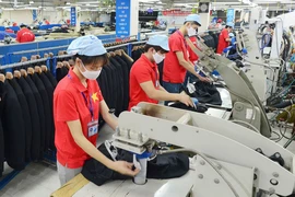 Producción de prendas de vestir para exportación en Corporation Textil May 10 (Foto: hanoimoi.vn)