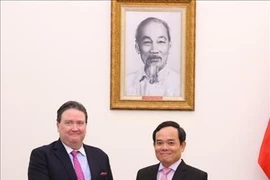 越南政府副总理陈流光在政府驻地会见了美国驻越南大使马克·埃文斯·纳珀。图自越通社