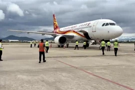 Le vol HX548, opéré par Hong Kong Airlines, a atterri à l'aéroport international de Da Nang le 19 juillet. Photo: VNA