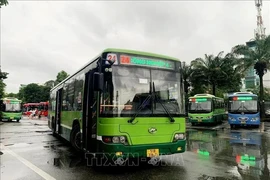 Bus à la gare routière de l'Est. Photo: VNA