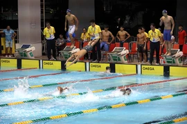 A l'issue de la première journée de compétition de natation lors des 13es Jeux sportifs des élèves d'Asie du Sud-Est, l'équipe vietnamienne s'est temporairement classée première avec 5 médailles d'or. Photo : VNA