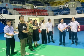 Le comité d'organisation inspecte le lieu d'organisation du concours. Photo : https://baoquangninh.vn/