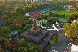 La Tour du drapeau de Hanoï est située dans l’enceinte du Musée d’histoire militaire du Vietnam (anciennement Musée de l'Armée), rue Dien Bien Phu, arrondissement de Ba Dinh. Photo : Minh Duc – VNA