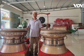 Nguyên Ba Châu, l’artisan qui redonne la vitalité à la fonte de bronze. Photo : VOV