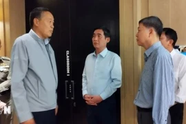 Le Premier ministre thaïlandais Srettha Thavisin et l'ambassadeur vietnamien Pham Hung Viet (4e à gauche) sont sur place. Photo : VNA