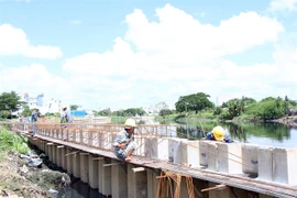 Construction of the water drainage project for Tham Luong – Ben Cat – Rach Nuoc Len Canal in HCM City to be completed in 2025. (Photo: VNA)