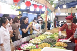 Cakes in southern region attract visitors to cuisine space (Photo: VNA)