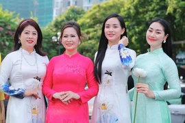 Vietnamese women wearing ao dai - Illustrative image (Photo: VNA)