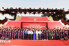 100 valedictorians from Hanoi-based universities honoured (Photo: VNA)