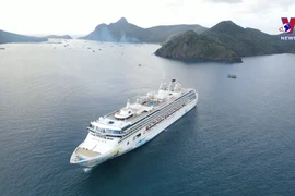载有逾2000名国际游客的名胜世界壹号邮轮抵达越南昆岛